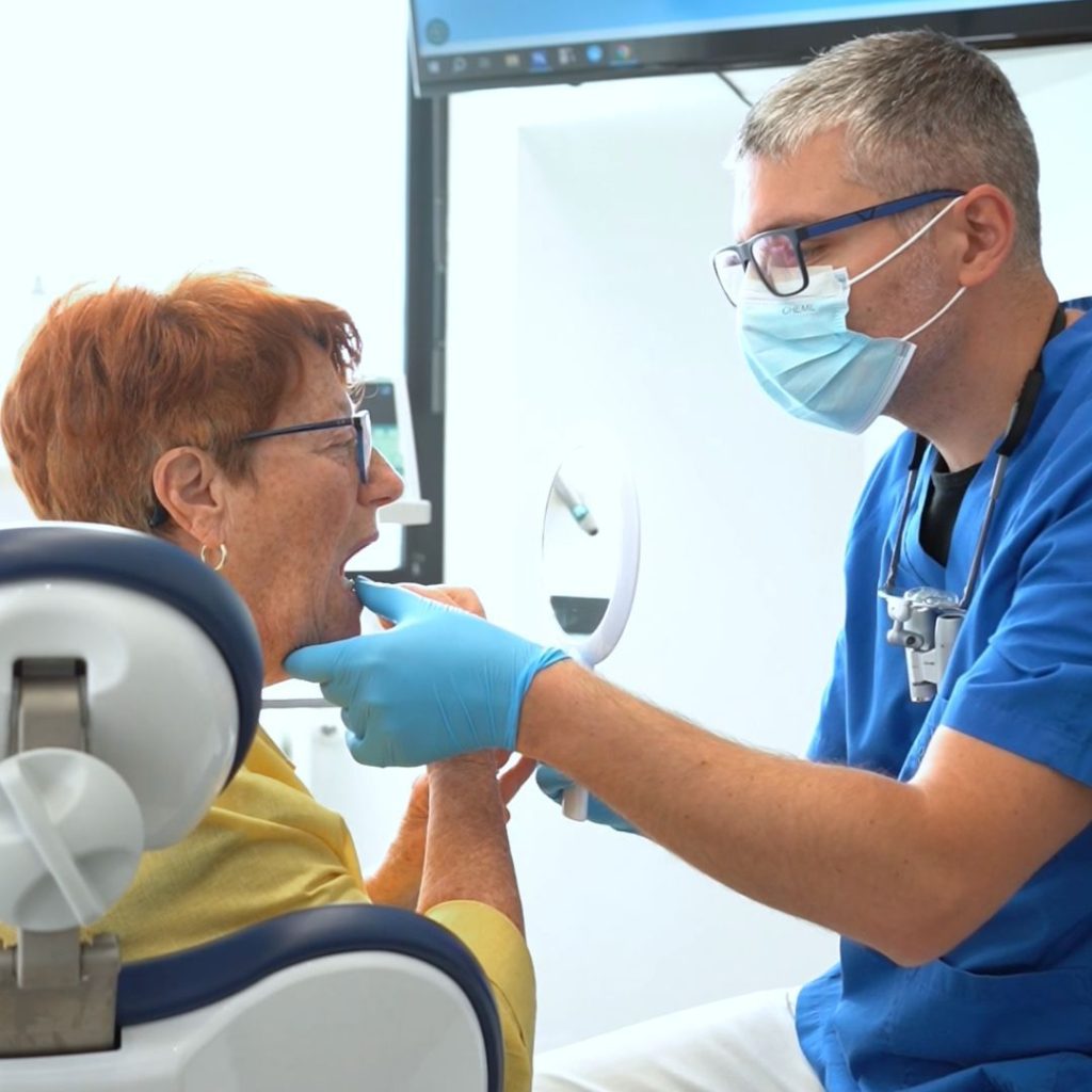 Protesi - dentiera a Carrù